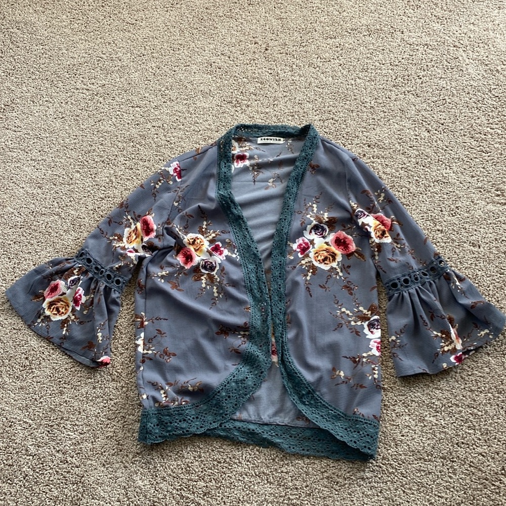 Gray, flowered kimono with lace trim and cut out sleeve details